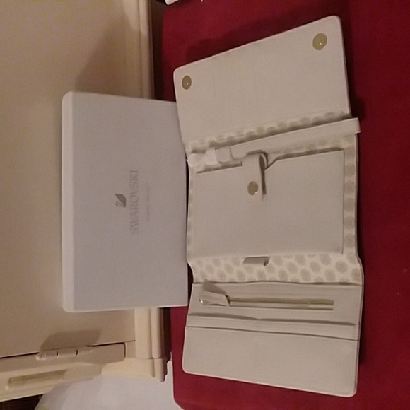 SOLD NEW Swarovski Crystal White Leather Travel Wallet/ Wristlet a Box - Picture 5 of 6